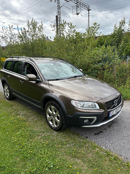 Volvo XC70 2 of 5