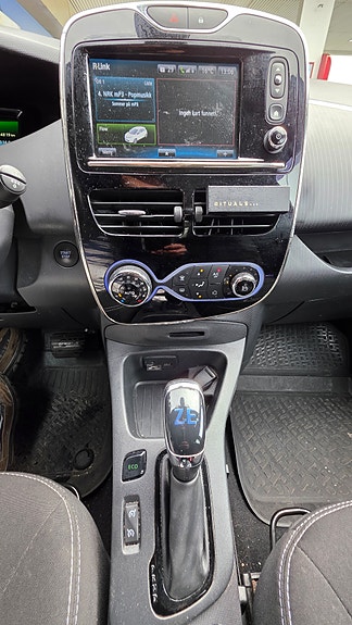 Renault Zoe 7 of 9