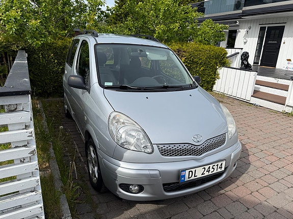 Toyota Yaris Verso 4 of 5