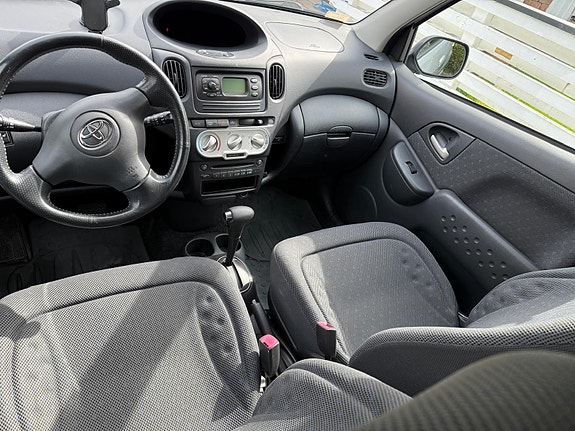 Toyota Yaris Verso 5 of 5