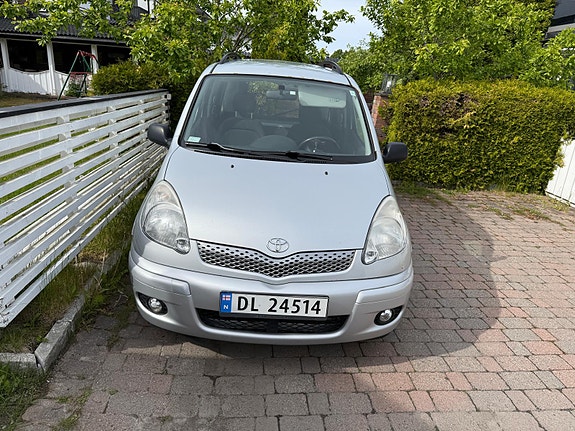 Toyota Yaris Verso 3 of 5