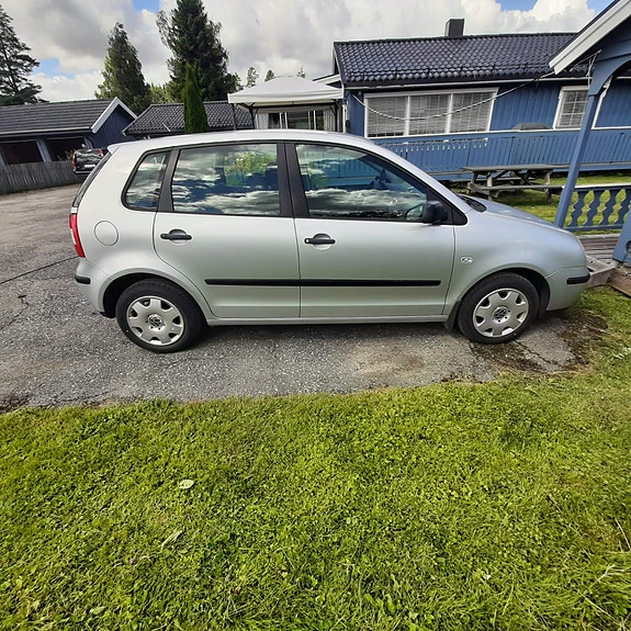 Volkswagen Polo 2 of 19