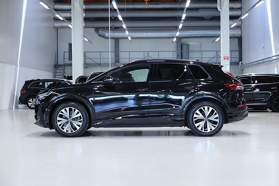 Audi Q4 e-tron 4 of 5