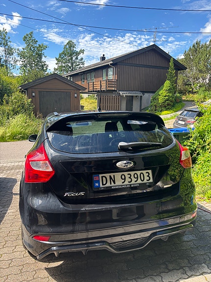 Ford Focus 2 of 8