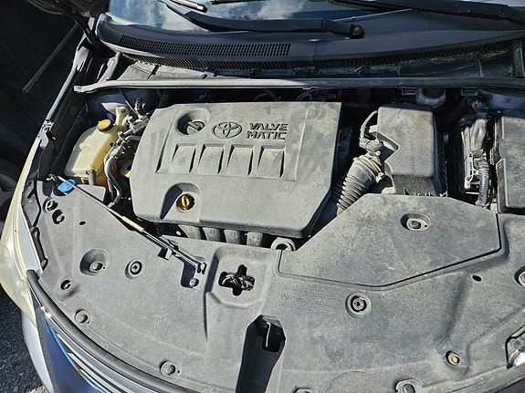 Toyota Avensis 4 of 5