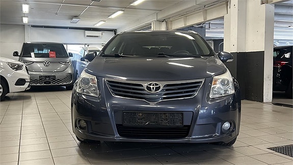Toyota Avensis 3 of 5