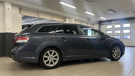 Toyota Avensis 5 of 5