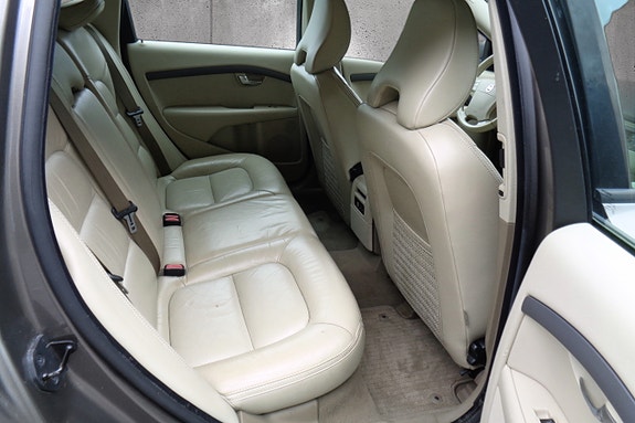 Volvo XC70 17 of 30