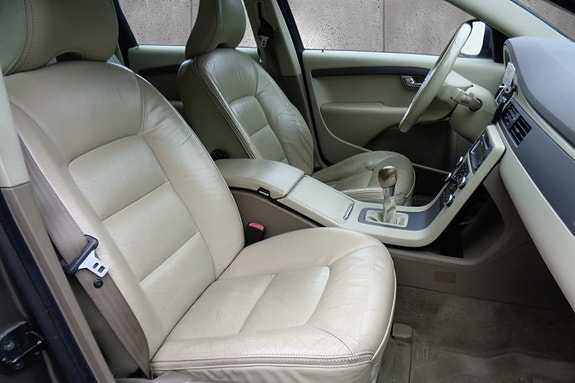 Volvo XC70 16 of 30