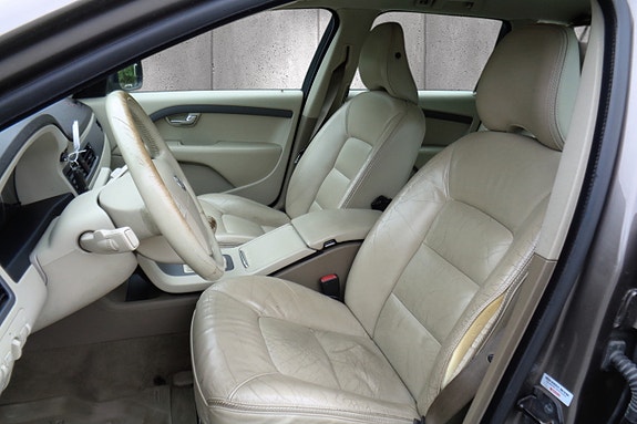 Volvo XC70 14 of 30