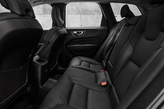 Volvo XC60 14 of 30