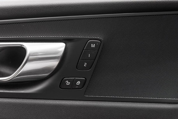 Volvo XC60 12 of 30
