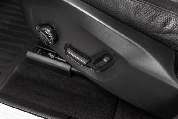 Volvo XC60 13 of 30