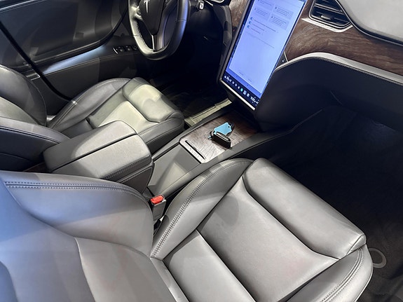 Tesla Model S 27 of 27