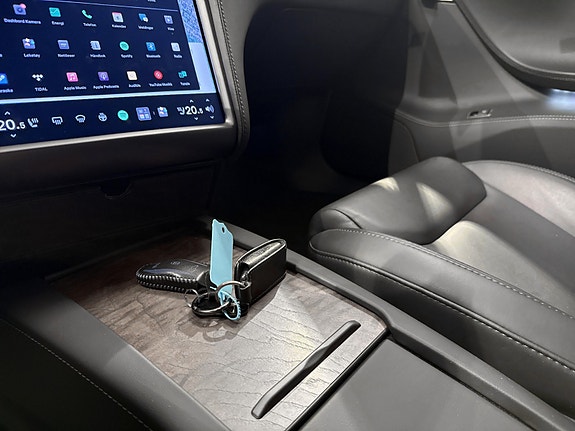 Tesla Model S 20 of 27