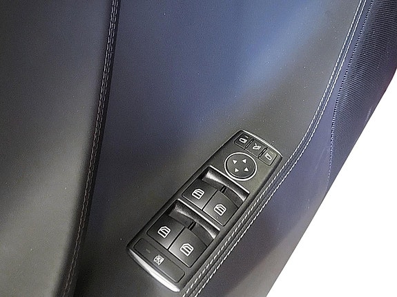 Tesla Model S 10 of 27