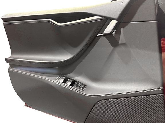 Tesla Model S 15 of 27