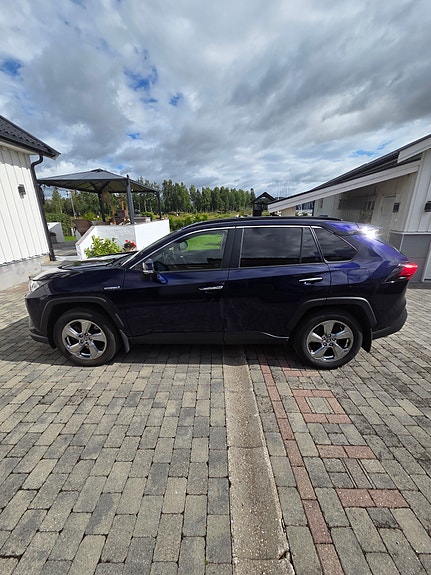 Toyota RAV4 3 of 5