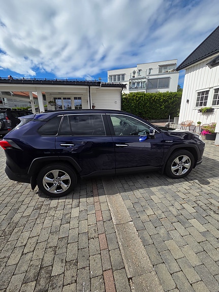 Toyota RAV4 4 of 5
