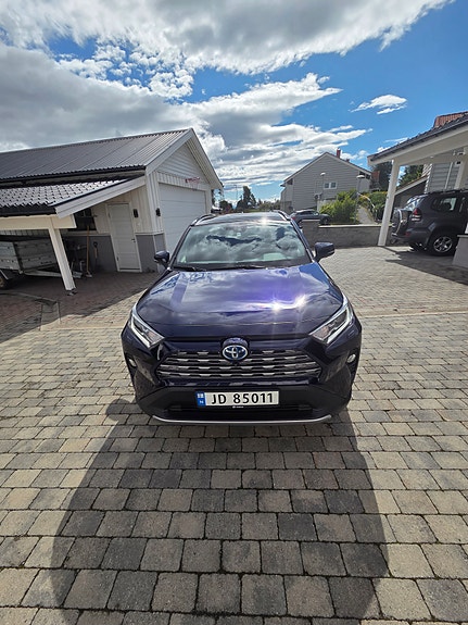Toyota RAV4 2 of 5