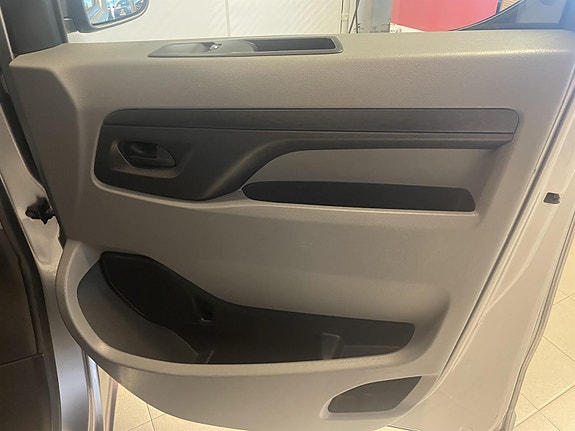 Opel Vivaro 19 of 21