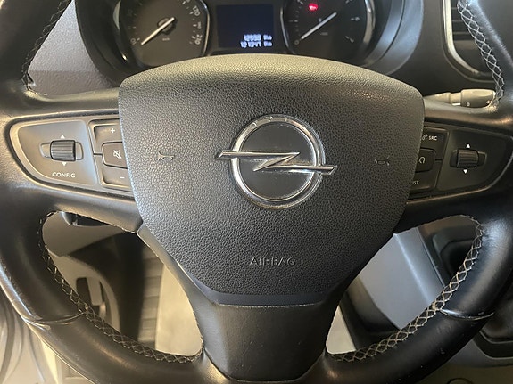 Opel Vivaro 15 of 21
