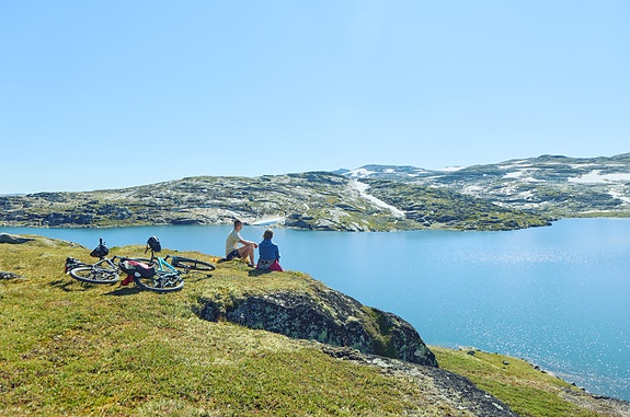 Har du lyst til å vere med og fortelje historiene som får folk til å velje Sognefjorden?

Foto: Håkon Mæland