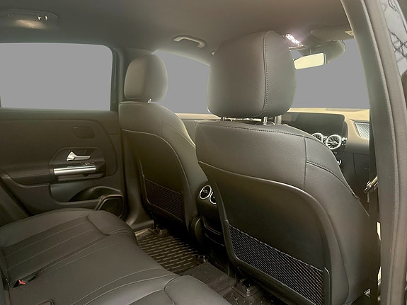 Mercedes-Benz EQA300 13 of 14