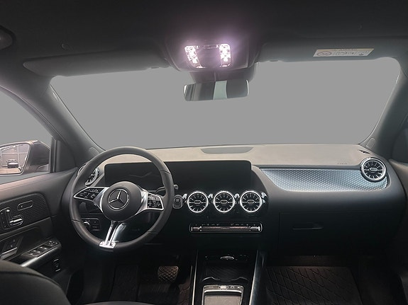 Mercedes-Benz EQA300 11 of 14