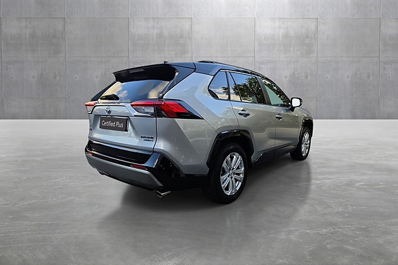 Toyota RAV4 5 of 5