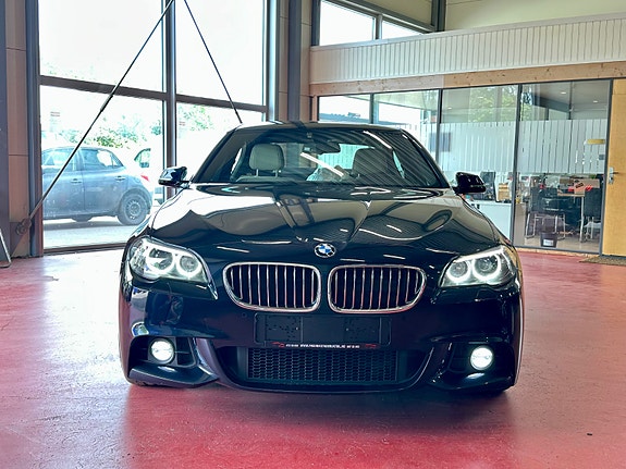 BMW 520d 2 of 5