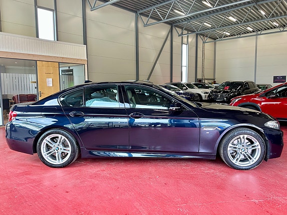 BMW 520d 3 of 5