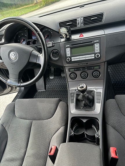 Volkswagen Passat 15 of 30