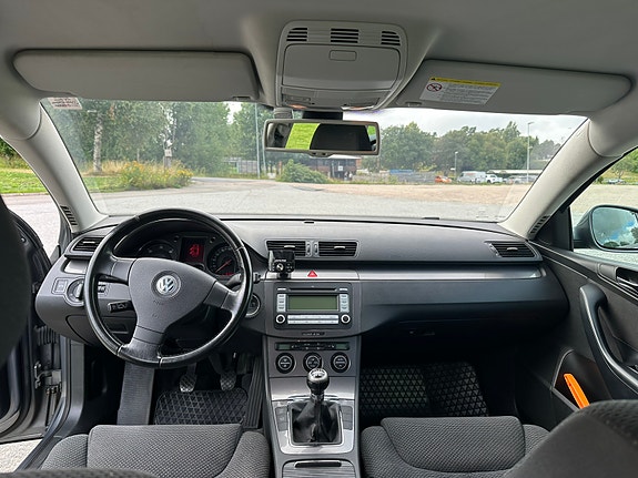 Volkswagen Passat 13 of 30