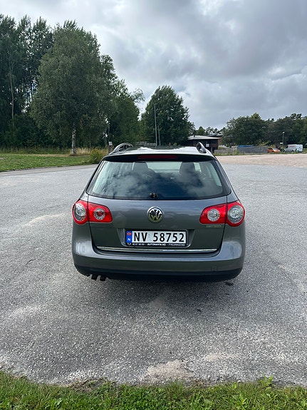 Volkswagen Passat 7 of 30