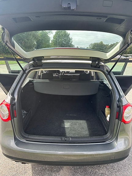 Volkswagen Passat 19 of 30