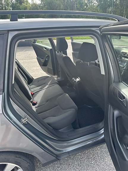 Volkswagen Passat 16 of 30