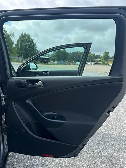 Volkswagen Passat 18 of 30