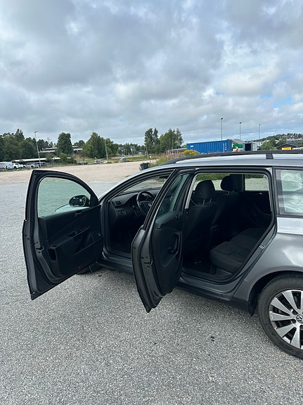 Volkswagen Passat 10 of 30