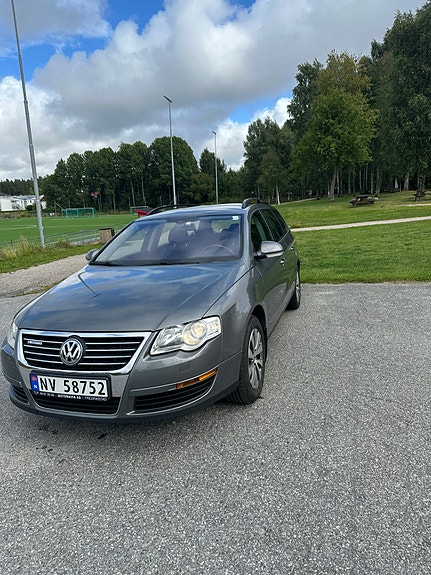 Volkswagen Passat 2 of 5