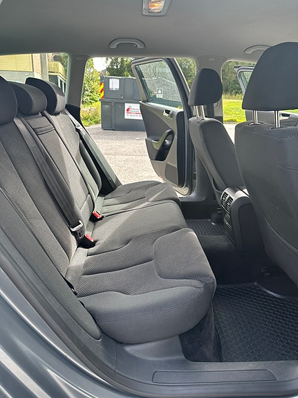 Volkswagen Passat 17 of 30