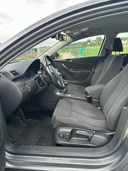 Volkswagen Passat 11 of 30