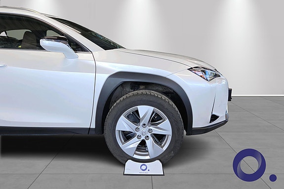 Lexus UX300e 9 of 30