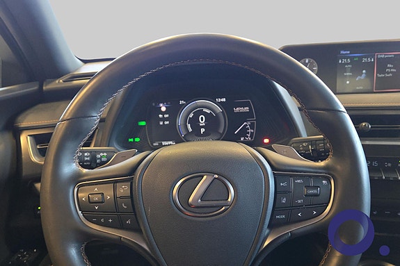 Lexus UX300e 10 of 30