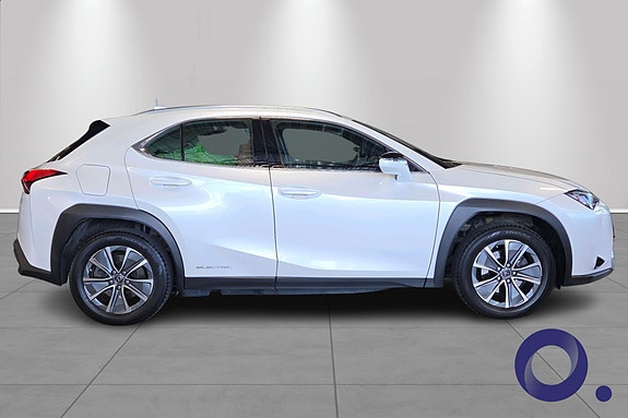 Lexus UX300e 6 of 30
