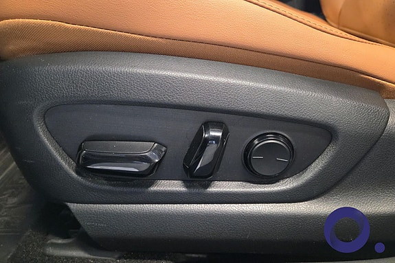 Lexus UX300e 28 of 30