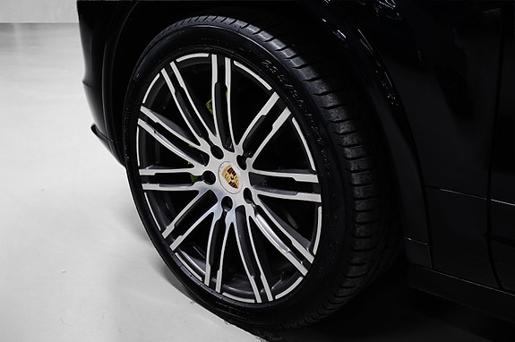 Porsche Cayenne 10 of 30