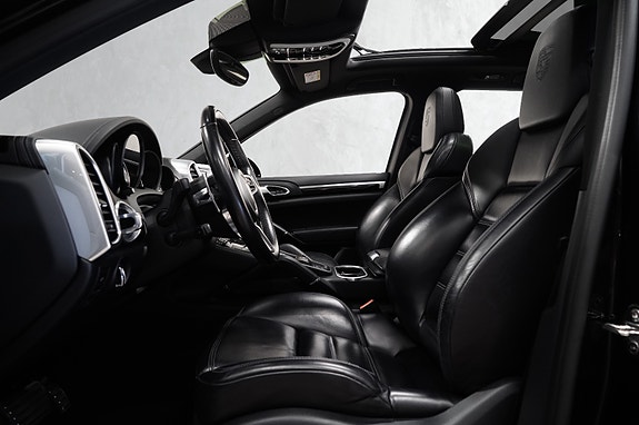 Porsche Cayenne 17 of 30