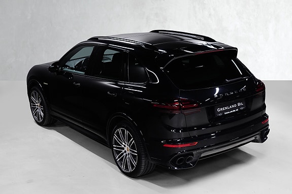 Porsche Cayenne 9 of 30