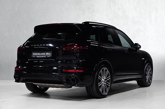 Porsche Cayenne 12 of 30